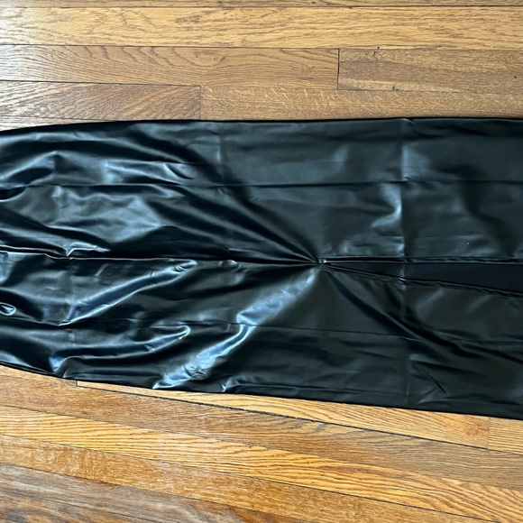 Fashion Nova Maxi Faux Leather Maxi Skirt! Size MEDIUM! New without Tags! - Picture 4 of 8